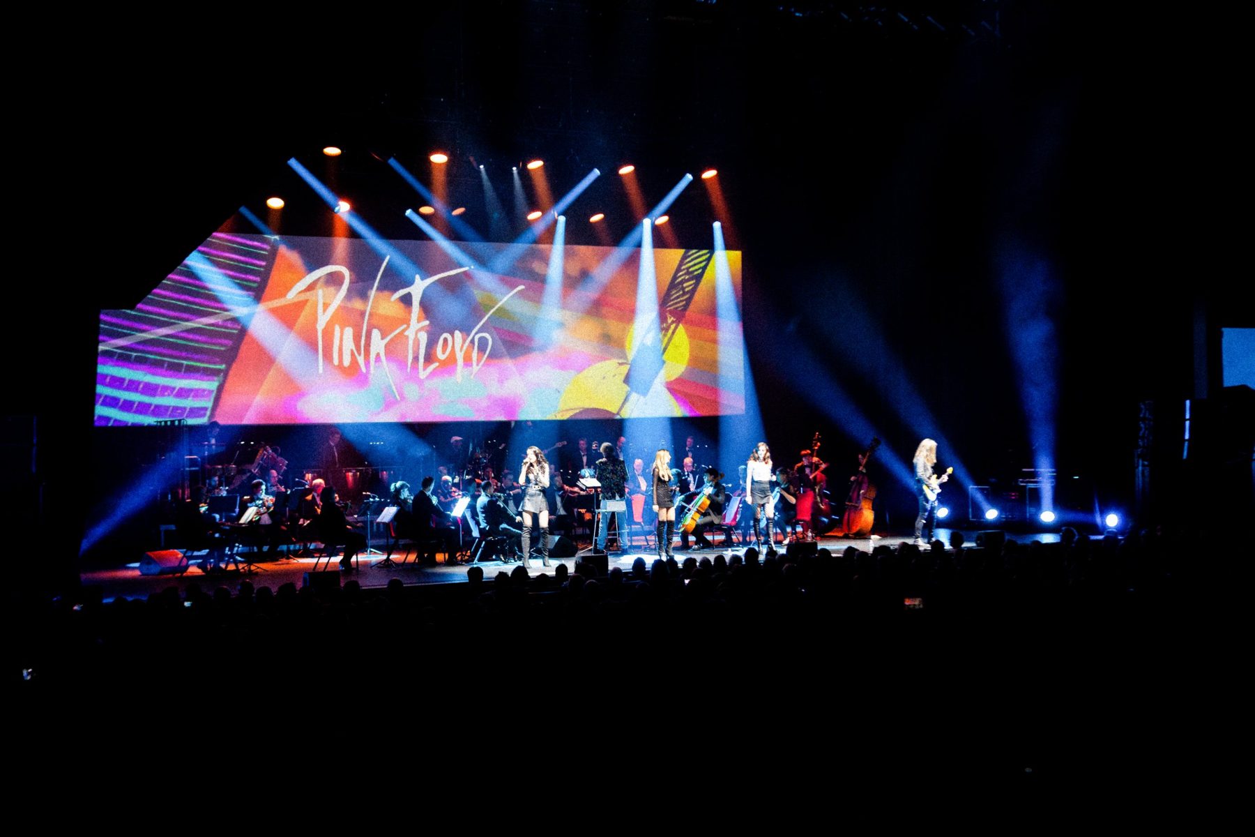 Full stage with orchestra, singers and a Pink Floyd projection